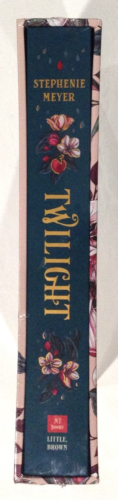 TWILIGHT (The Twilight Saga): Deluxe Collector’s Edition by Stephenie Meyer